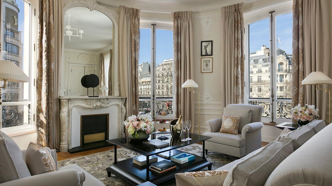 Barrière Le Fouquet's Room by © Hôtel Barrière Le Fouquet